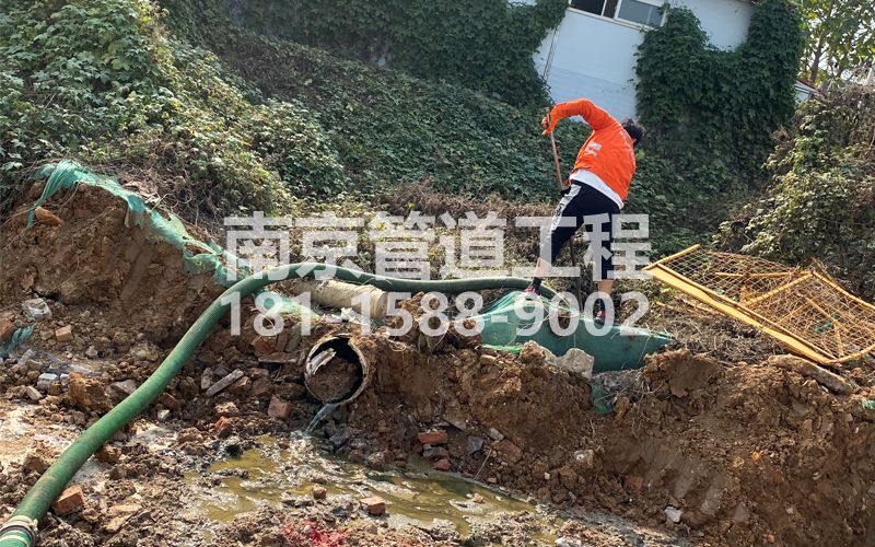 263东屏工地化粪池清理