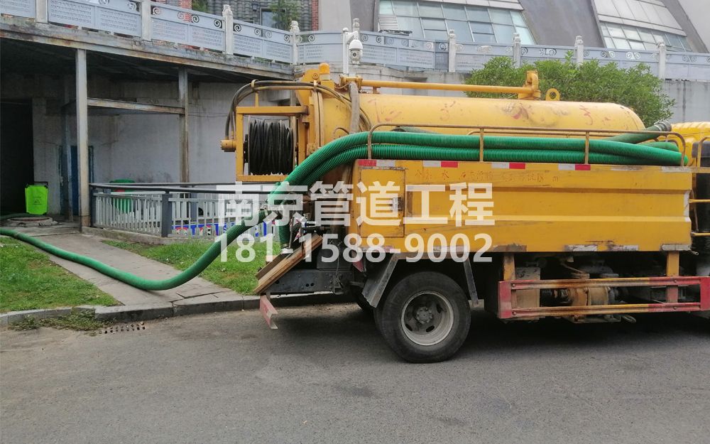 277东屏商场隔油池吸污