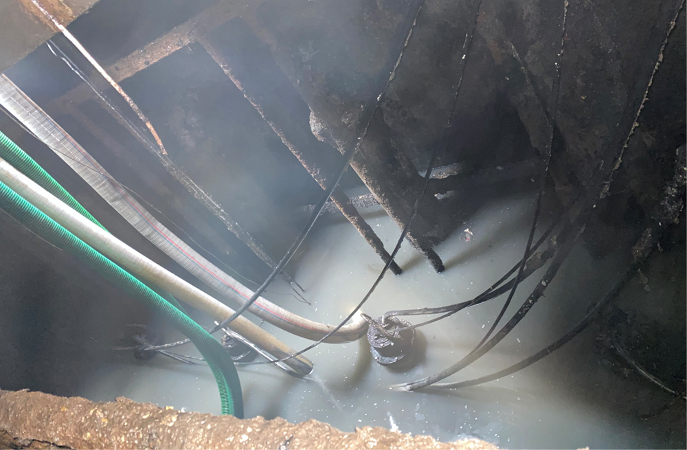 272东屏商城污水池清运